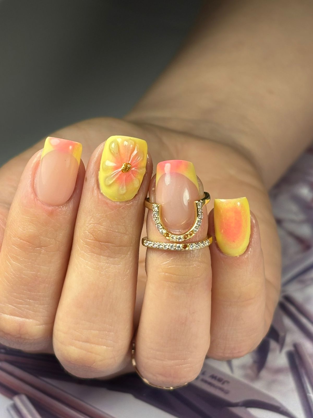 Foto del servicio MANICURE  O  PEDICURE SEMIPERMANENTE CON DISEÑÓ