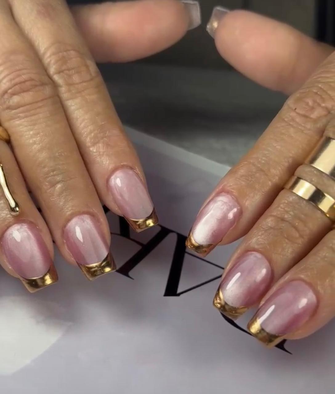 Foto del servicio MANICURE  O  PEDICURE SEMIPERMANENTE CON FRANCÉS