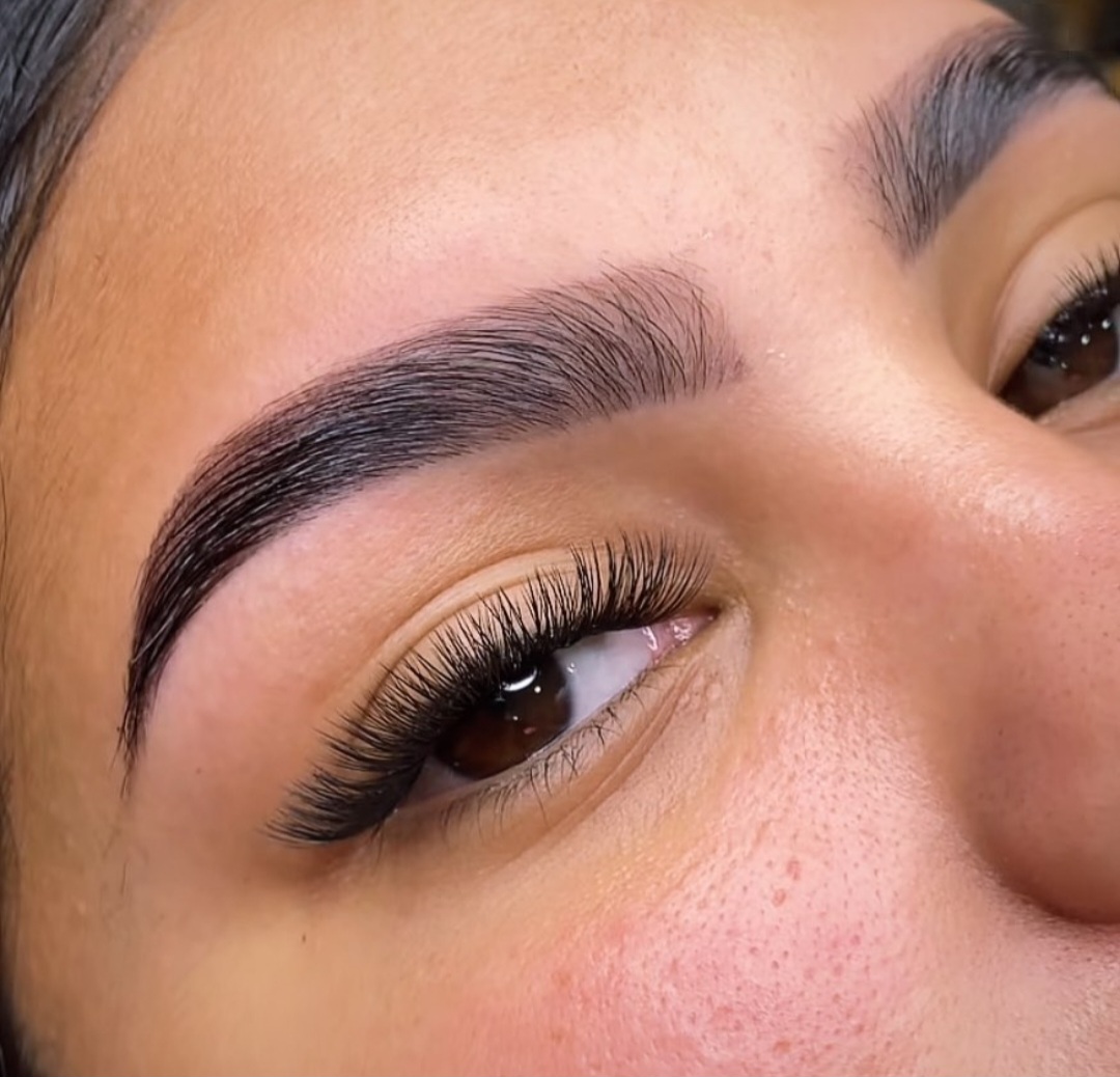 Foto del servicio Diseño de cejas en henna