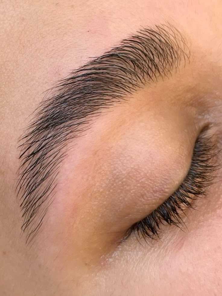 Foto del servicio DEPILACIÓN DE CEJAS CON CERA