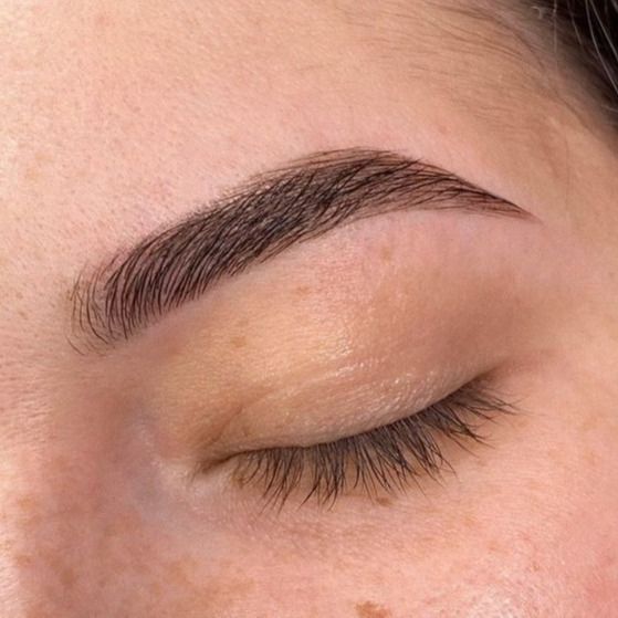 Foto del servicio DEPILACIÓN DE CEJAS CON CUCHILLA