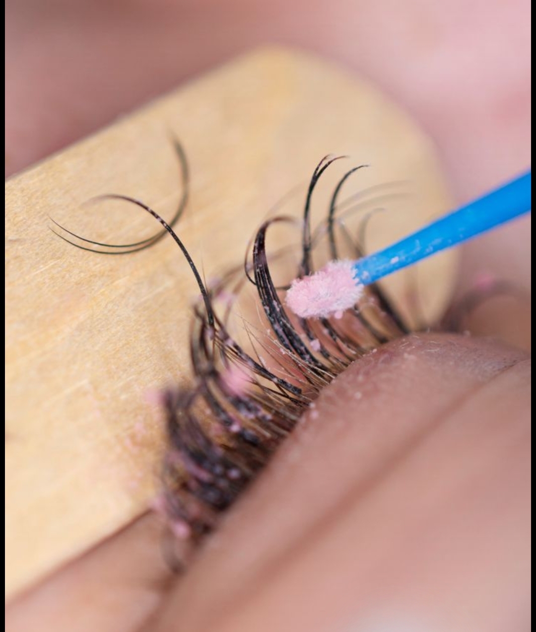 Foto del servicio Retiro de extensiones de pestañas