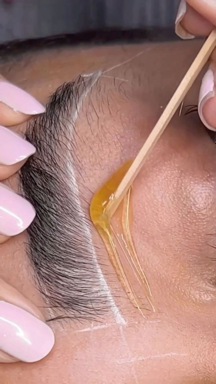 Foto del servicio Depilación y diseño de cejas