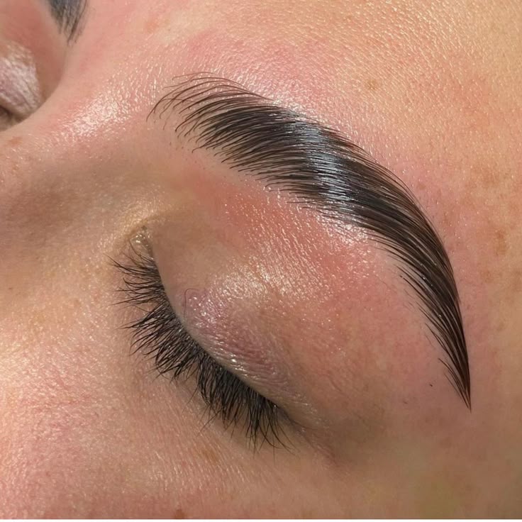 Foto del servicio laminado de cejas