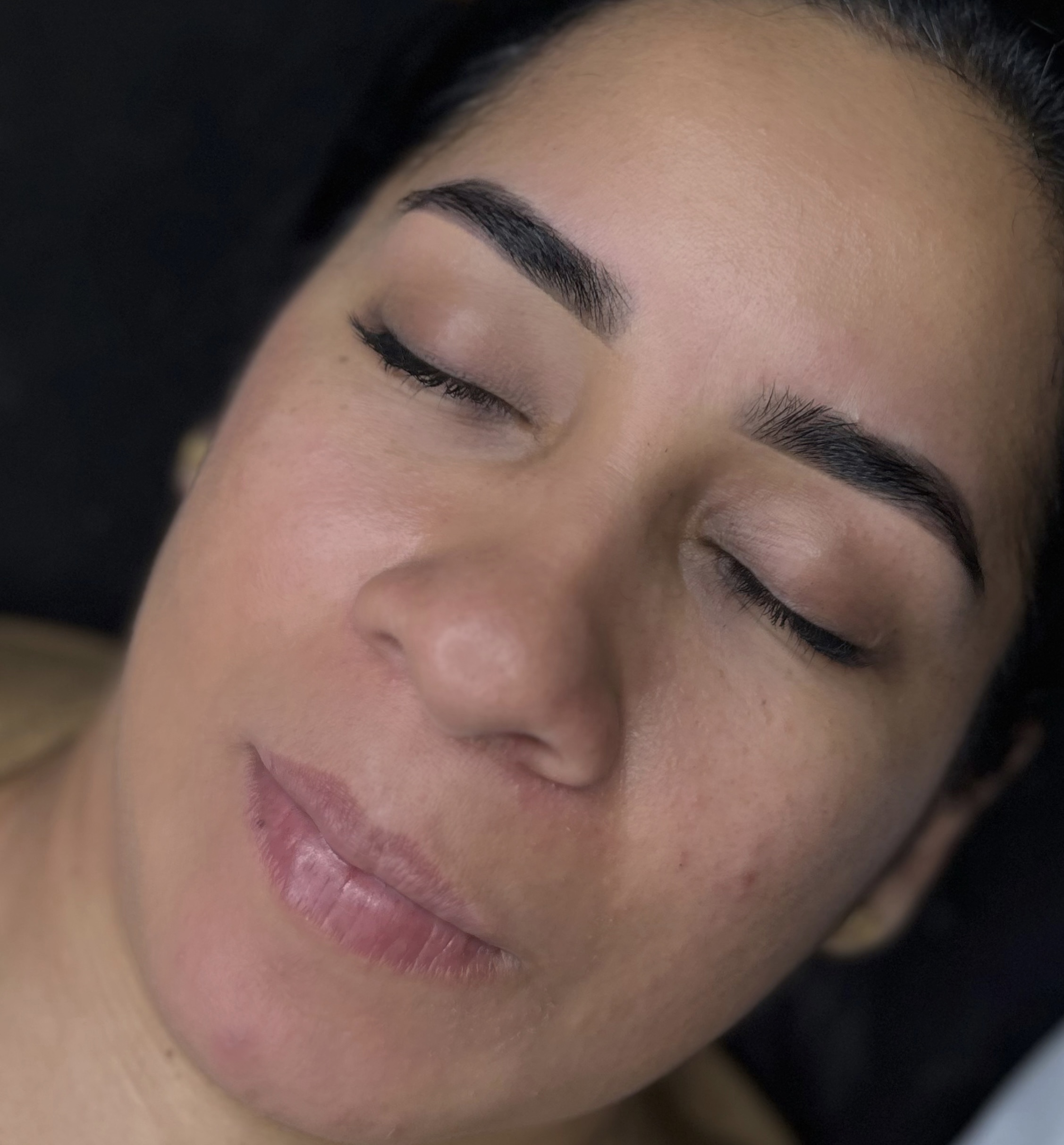 Foto del servicio Diseño de Cejas con sombreado en henna