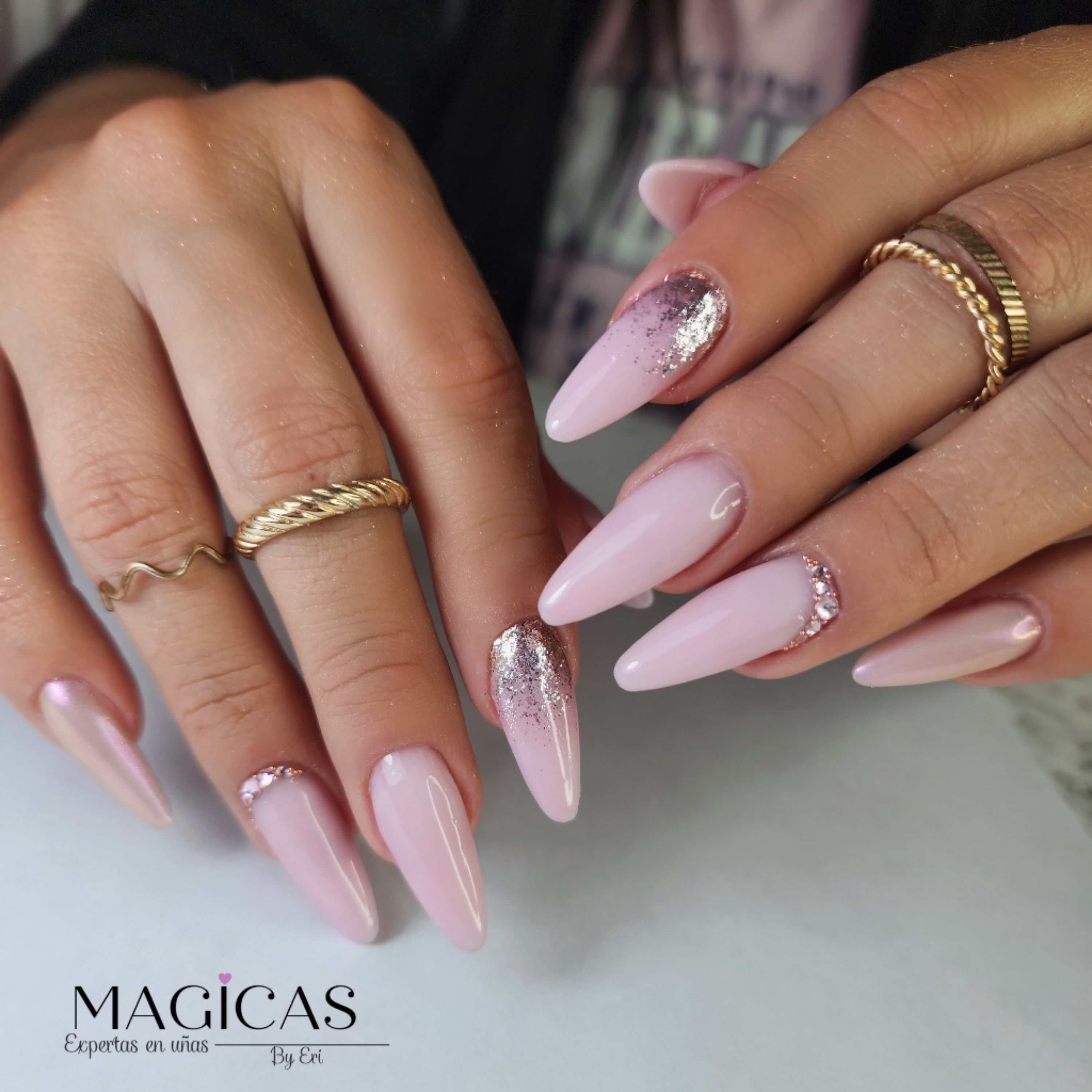 Foto del servicio Montura acrílico/poligel