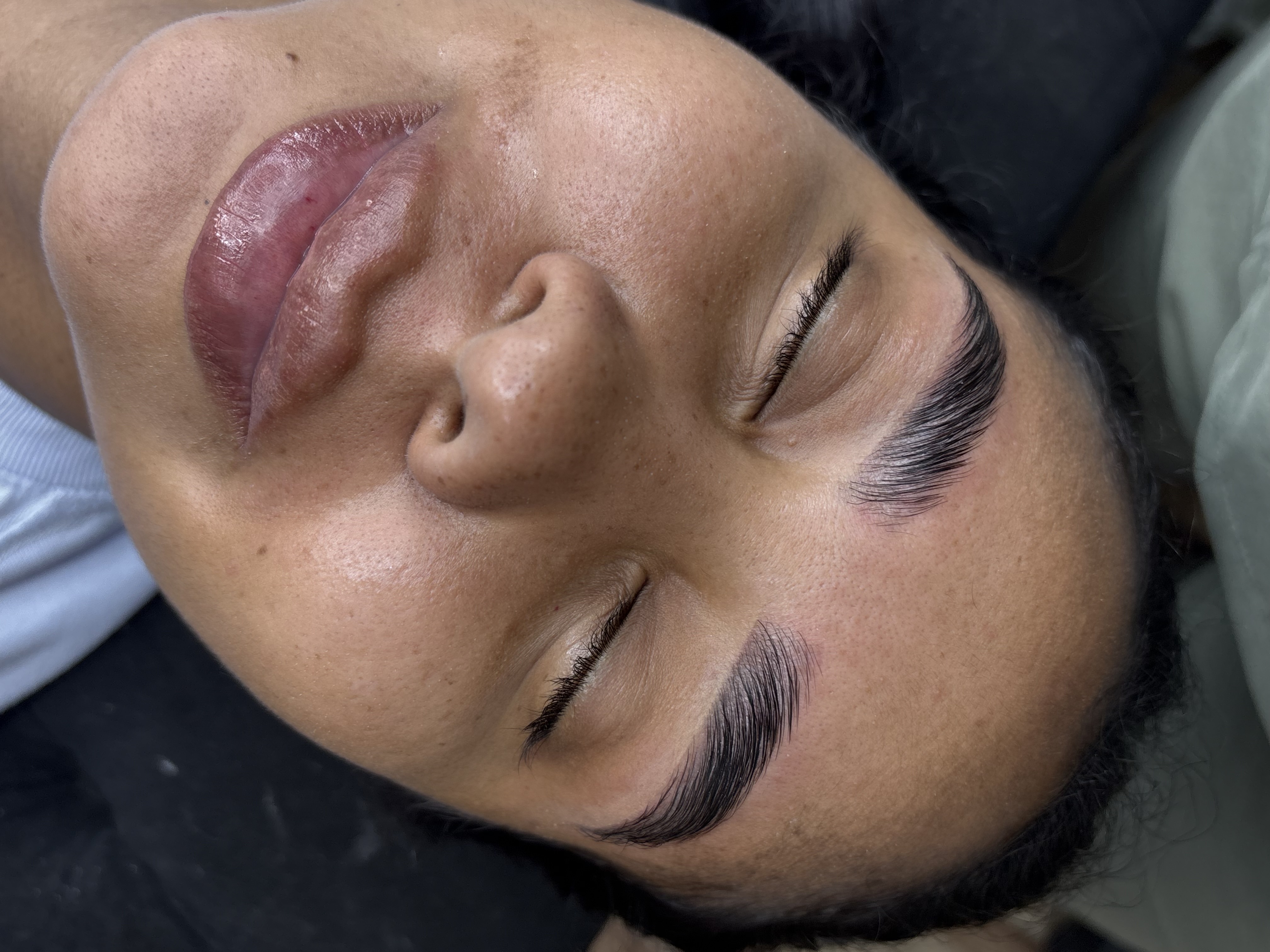 Foto del servicio Laminado de cejas
