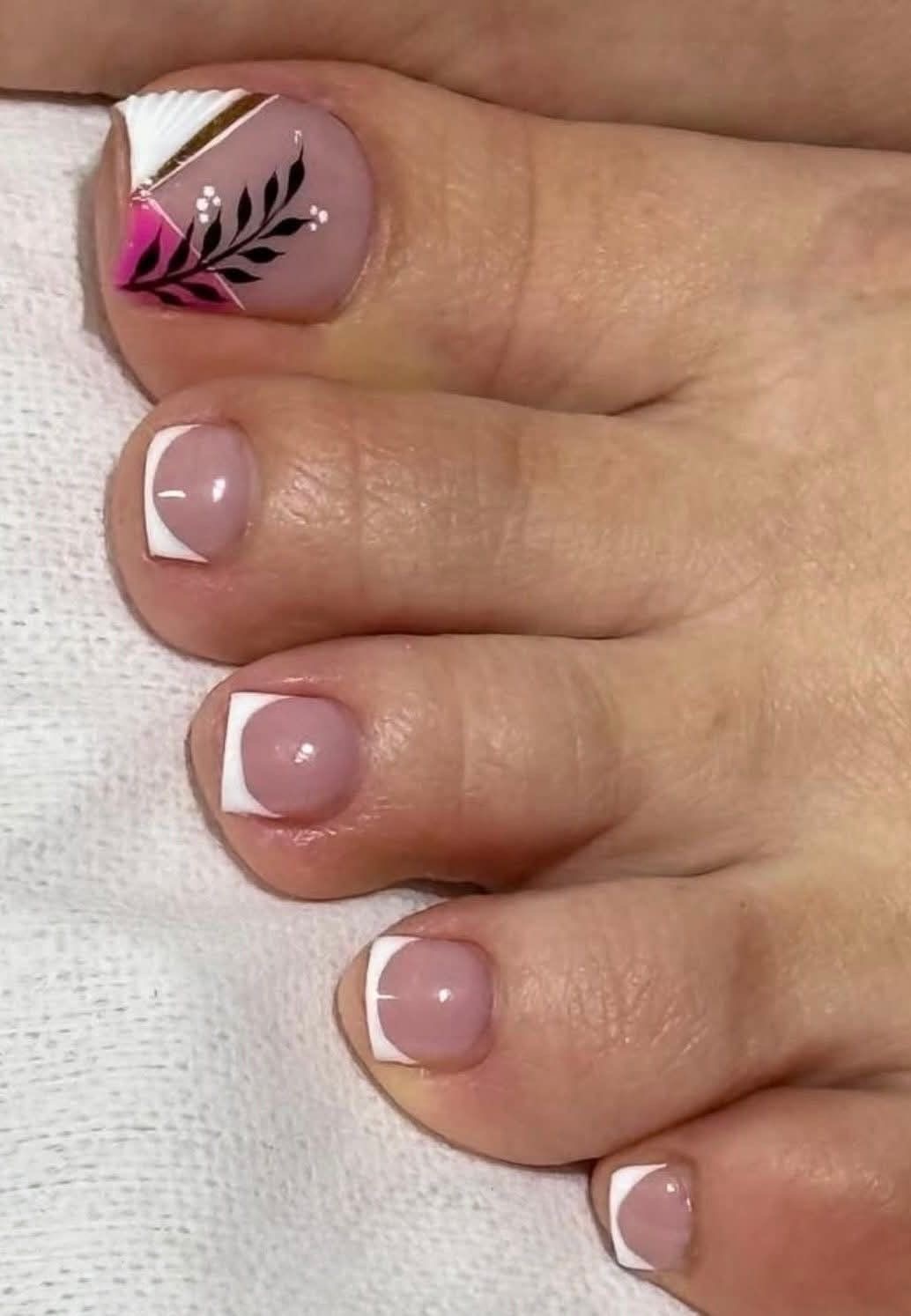 Foto del servicio Pedicura semipermanente