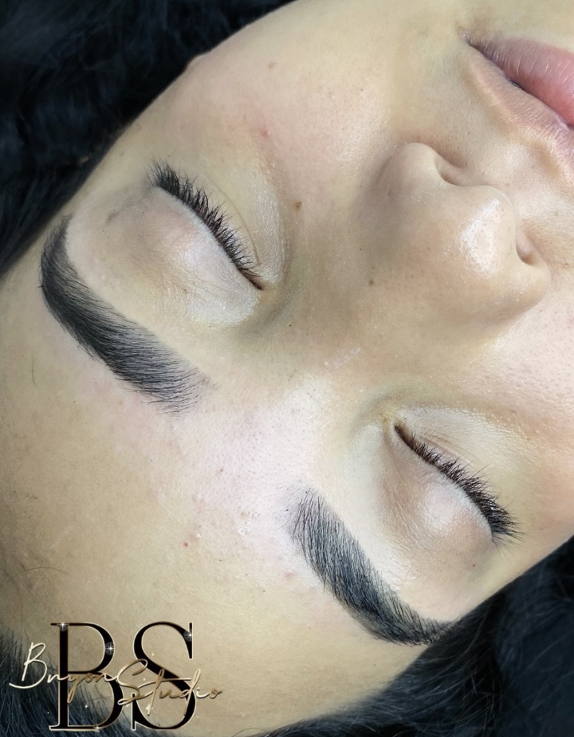 Foto del servicio Diseño de Cejas con sombreado en henna