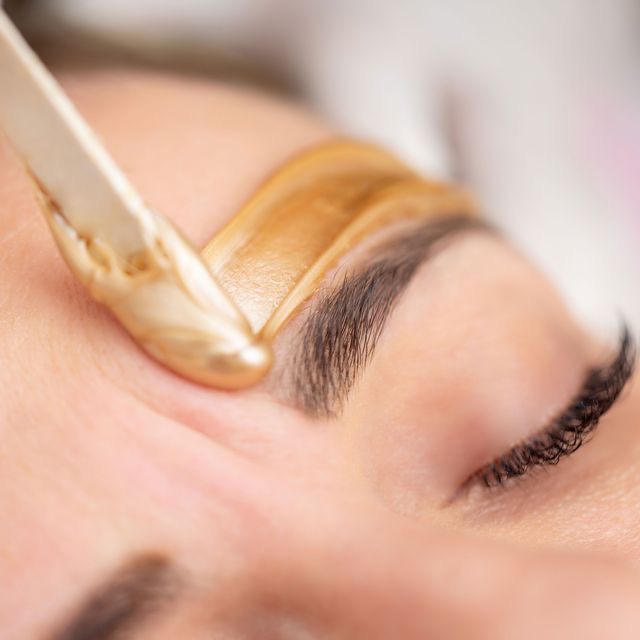 Foto del servicio Diseño de cejas + Henna + Depilación en cera