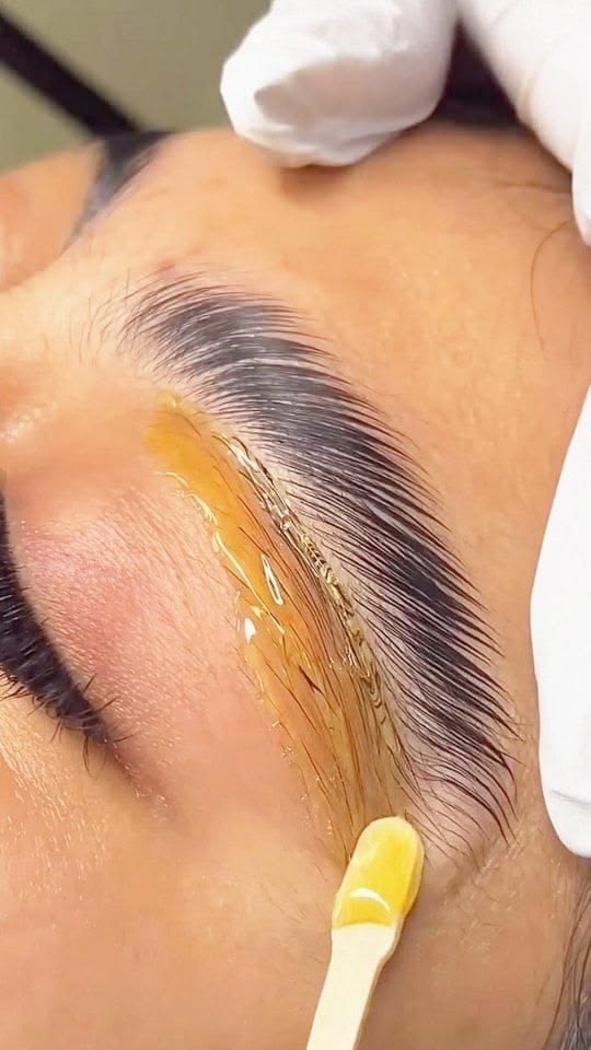 Foto del servicio Depilación de cejas